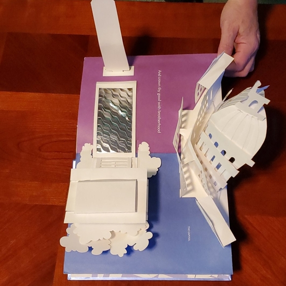 America POP UP Book 10x8 - Picture 11 of 16